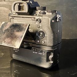 Sony a7r II Body with 2-Battery Grip (Screen Is Clean)