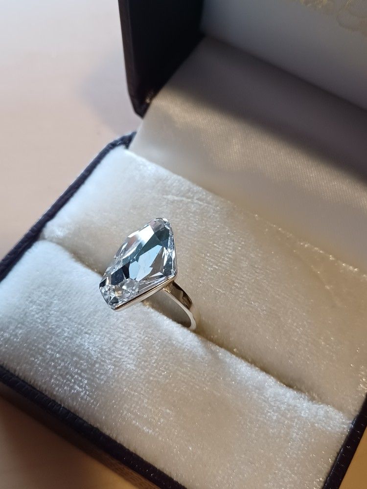Beautiful Crystal Sterling Silver Ring Women's Size 7