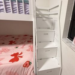 Bunk bed without mattresses