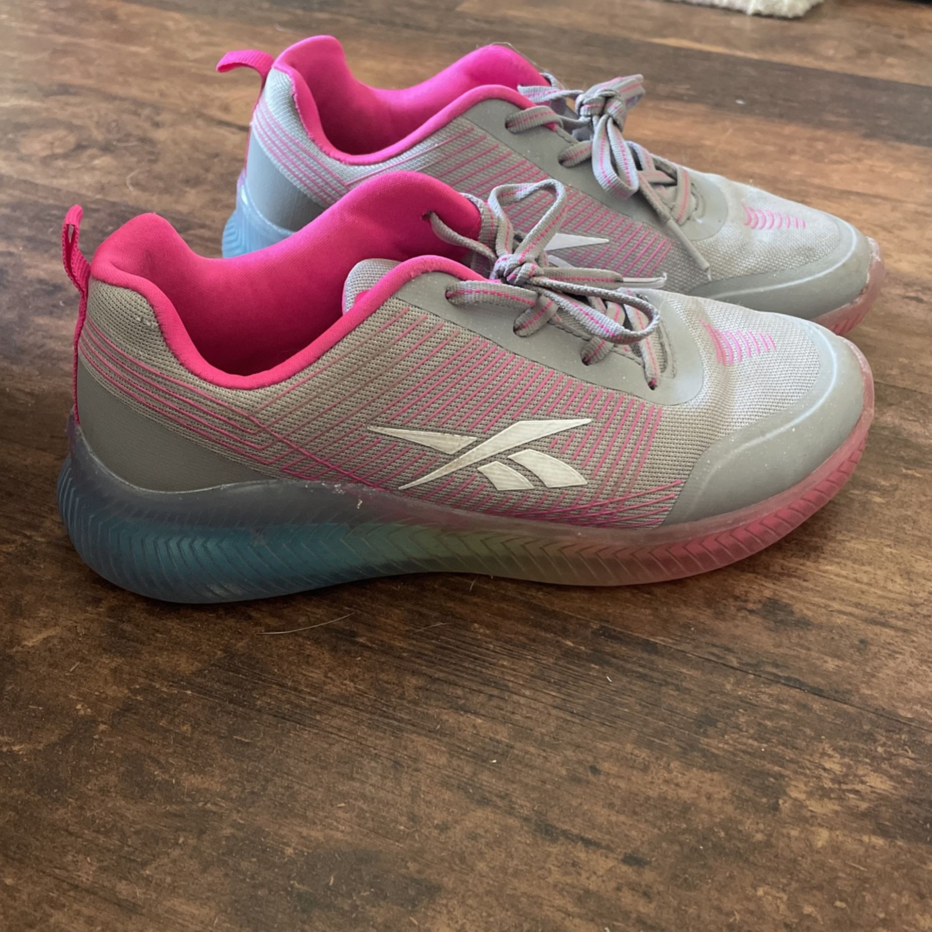 Reebok light deals up shoes