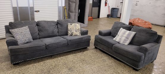 Couch and Loveseat (I CAN DELIVER)