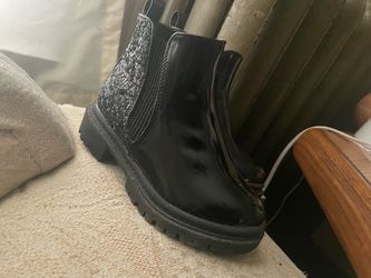 8mo Boots