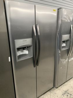 Frigidaire side by side in stainless steel