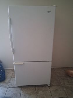 Maytag bottom freezer 22cu in