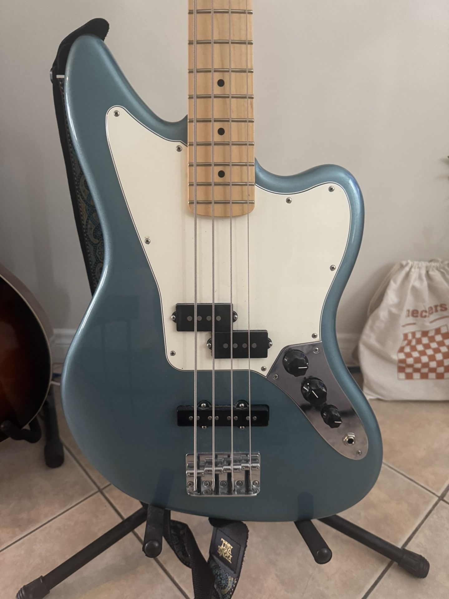 Fender Jaguar Bass Guitar / Make Me A Offer ! Perfect For Xmas ! 