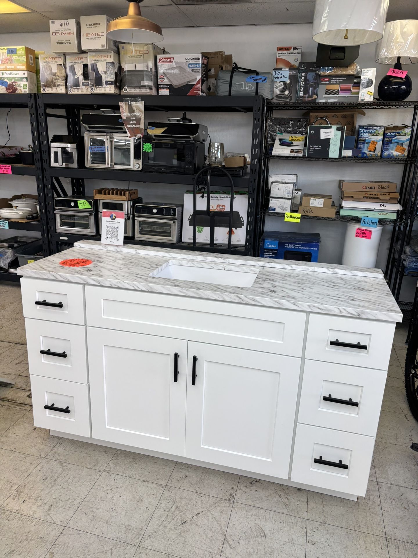 🚨60” WHITE BATHROOM VANITY W/QUARTZ TOP & BLACK HANDLES🚨