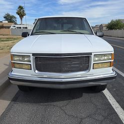 97 gmc suburban 2500 v8 7.4 has 454 engine runs good smooth