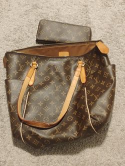 Louis Vuitton Pocket Book & Purse Combo 