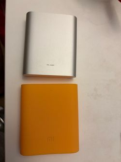 Xiaomi Mi 10400mAh Portable Charger Power Bank with Orange Silicone Case