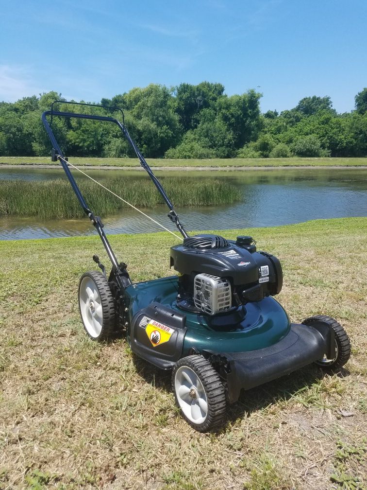 Bolens MTD. Series 500. Push Mower. - 140cc. - 21" Cut. - Almost New