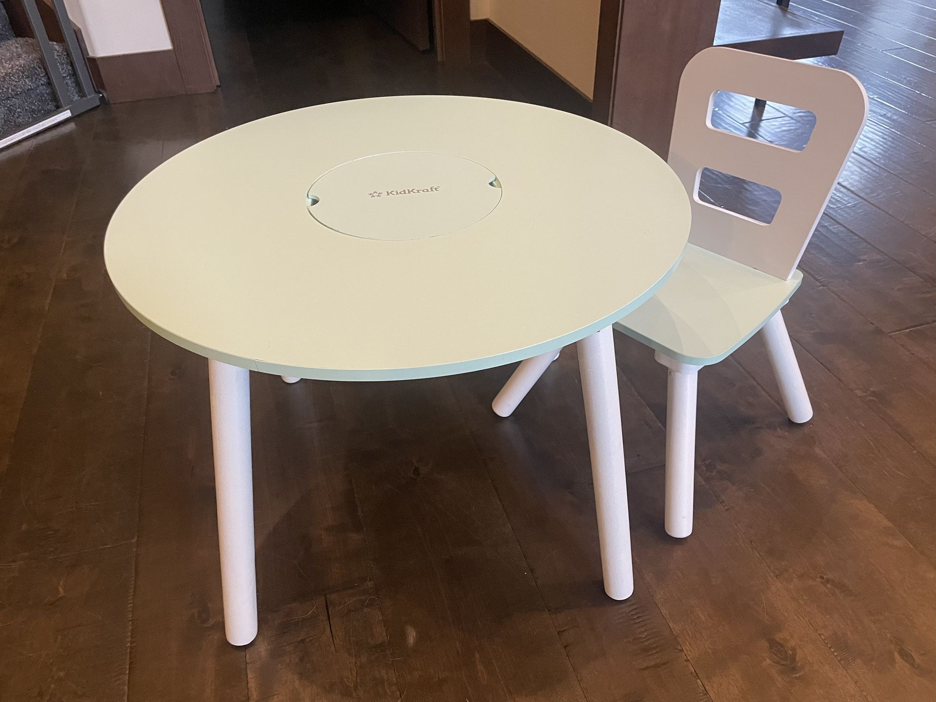 Kid’s Table + 1 Chair