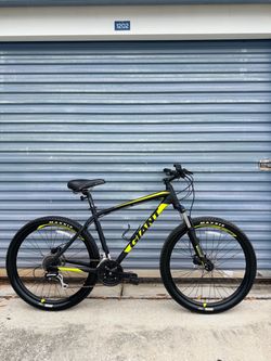 Giant talon 3 mountain bike 27.5”