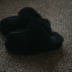 UGG slippers size 8