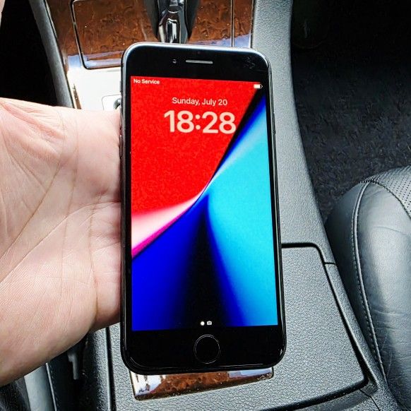 64GB Unlocked iPhone 8 Excellent Condition 