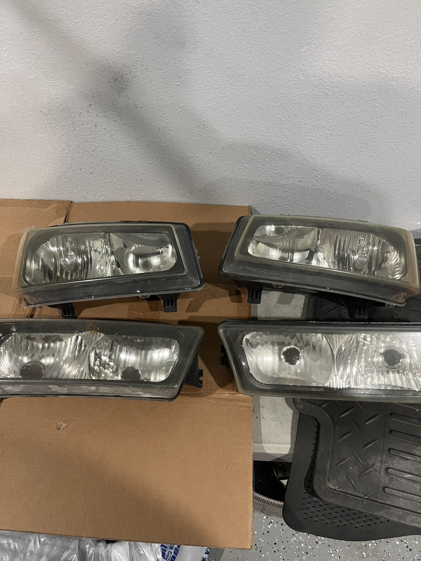 03-06 Silverado OEM Headlights