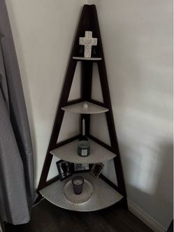Side shelf