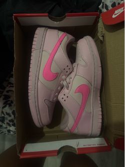 PINK NIKE DUNKS SIZE 7