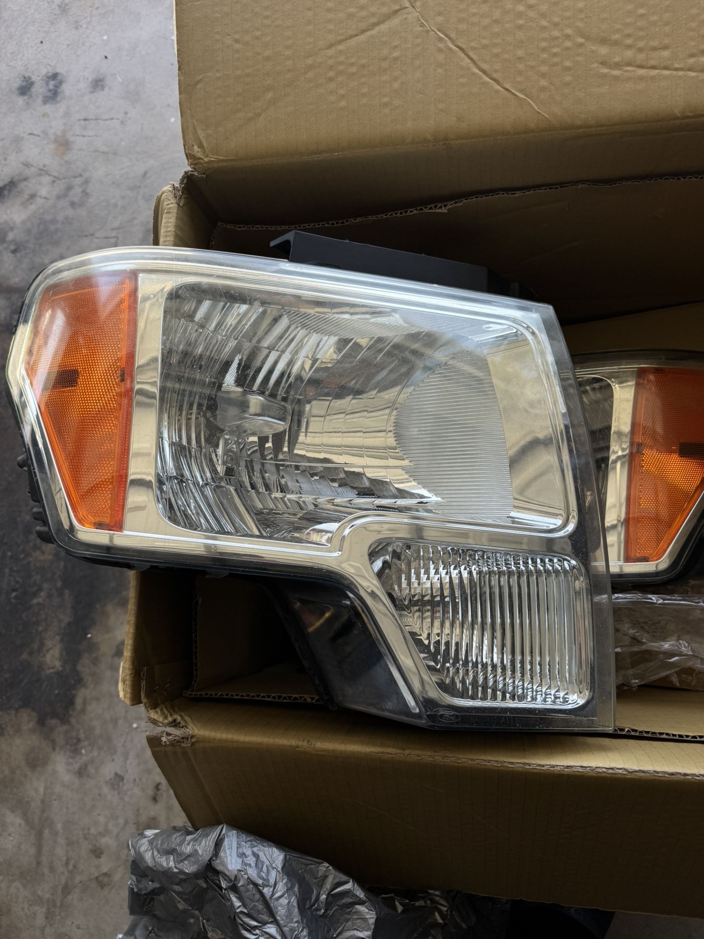 Non Halogen Headlight For 09-14 Ford F150