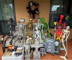 Huge Halloween Decorations Lot – Skeletons, Gravestones, Gargoyle & Wreaths
