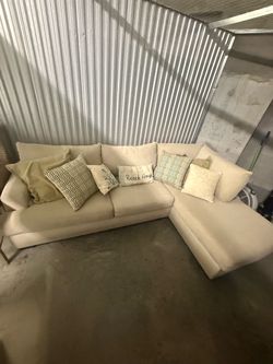 Sofá Seccional en L con Chaise Longue – Excelente Estado / Muy Cómodo
