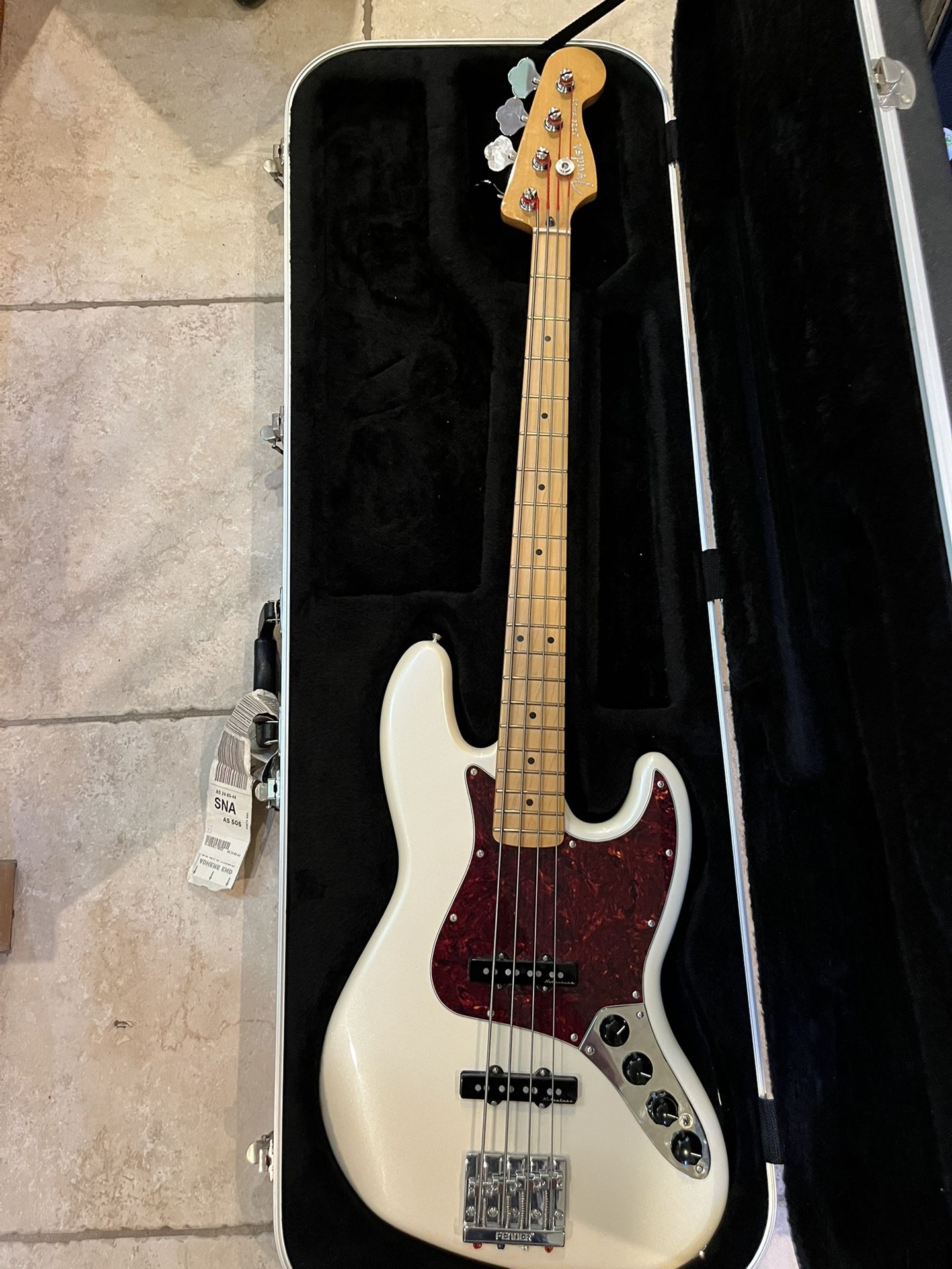 Fender MIM Player Plus Active Jazz Bass (Mint) w/ Roadrunner Hardshell Bass Case