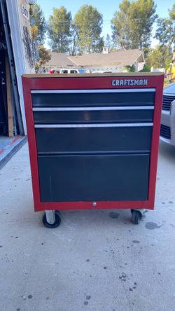 Craftsman rolling tool box