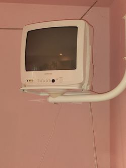 Vintage white 1996 Samsung 13” CRT TV TXD1373 AND Wall Mount – Retro Gaming *Sale Pending*