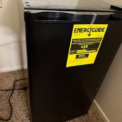 Compact Refrigerator 