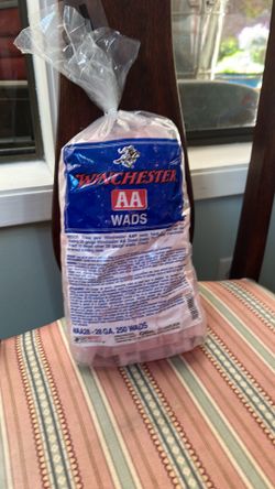 Reloading supplies- 28 g Winchester AA wads.