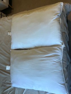 2 Queen Size Soft Pillows
