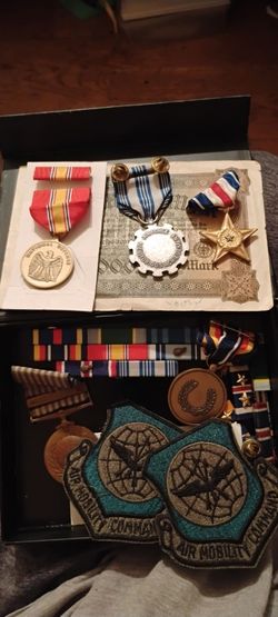 Many Military 🎖️ Medals Patches