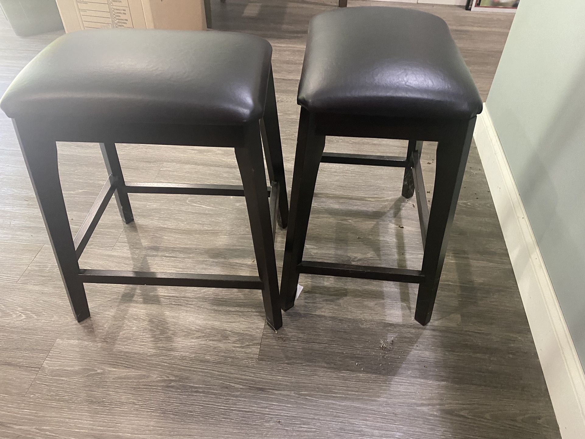 4 Bar Counter height bar stools $100.00!!