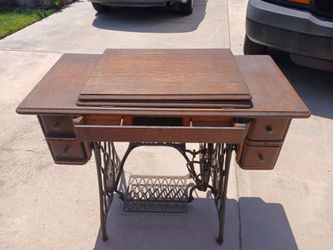 Vintage Sewing machine and cabinet