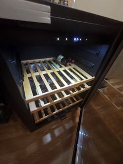 Dacor under counter wine cellar