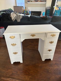 Vintage vanity table