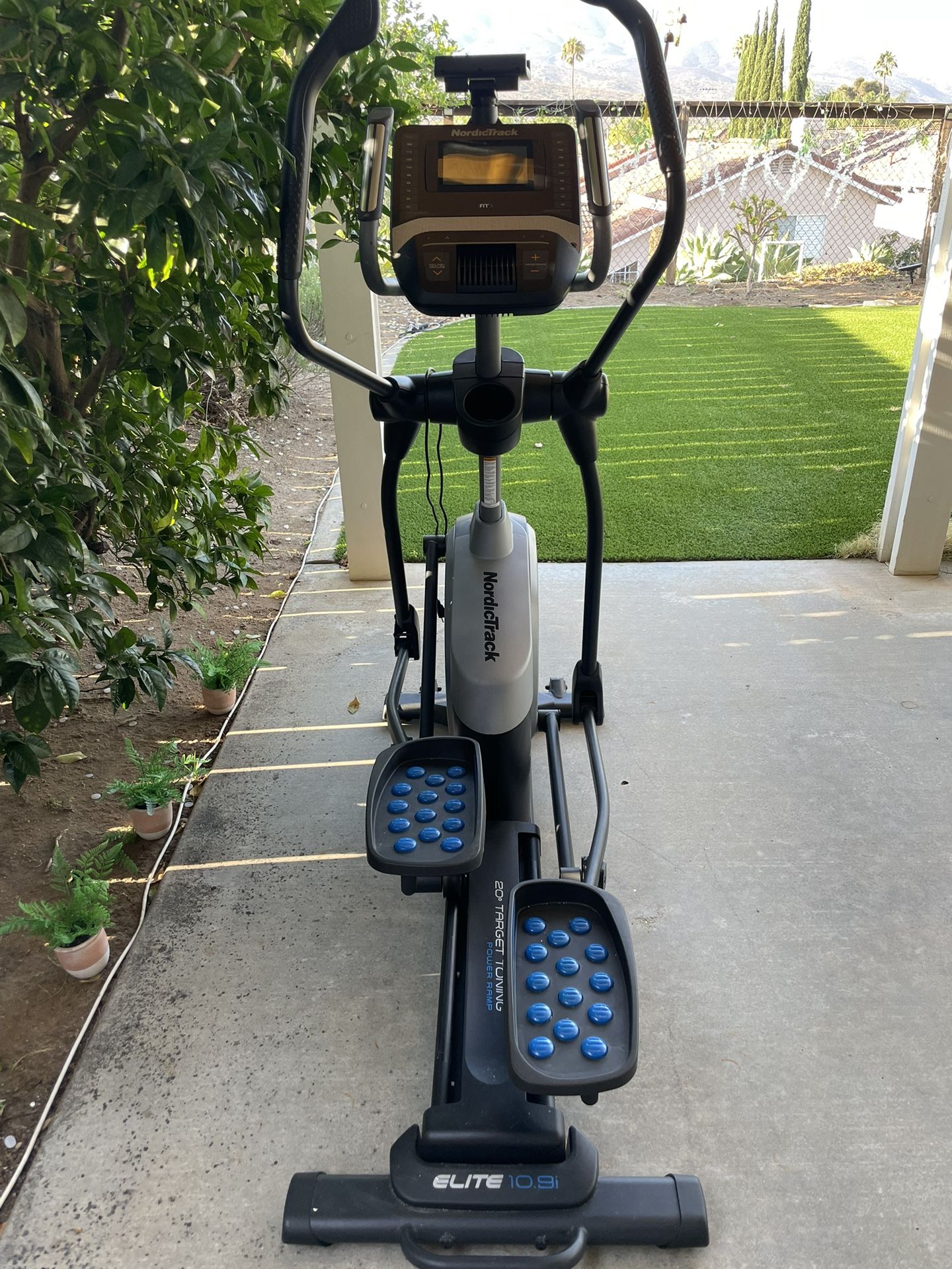 NordicTrack 20 Degree Target Toning power RAMP Elliptical for Sale in