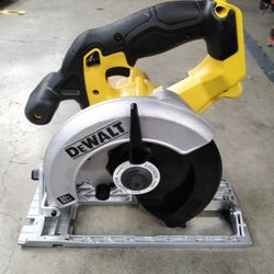DEWALT 20V Max 6 1/2" (165mm) Cordless CIRCULAR SAW . Tool Only 