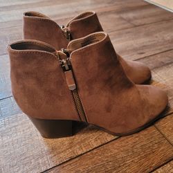 Womens Boots Size 9.5