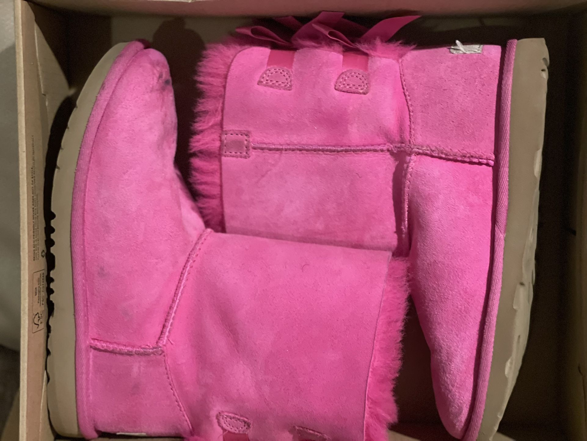 Uggs Kids Bailey Bow - size 4
