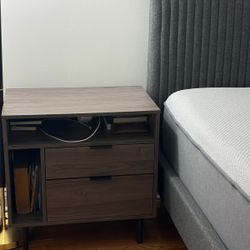 Set Of 2 Nightstands/Side Table- Like NEW!! 