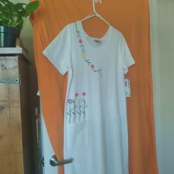 White Flower Front Pocket Dress