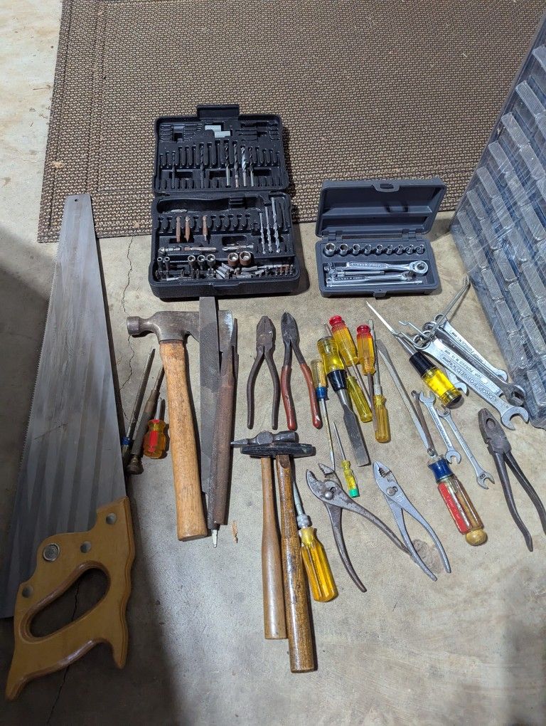 Miscellaneous Tools, Parts Drawer Organizer, Drill Bits, Socket Wrench Set, Saw