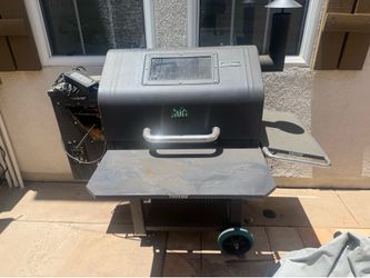 GMG Daniel Boone Smart Pellet Grill + Cover