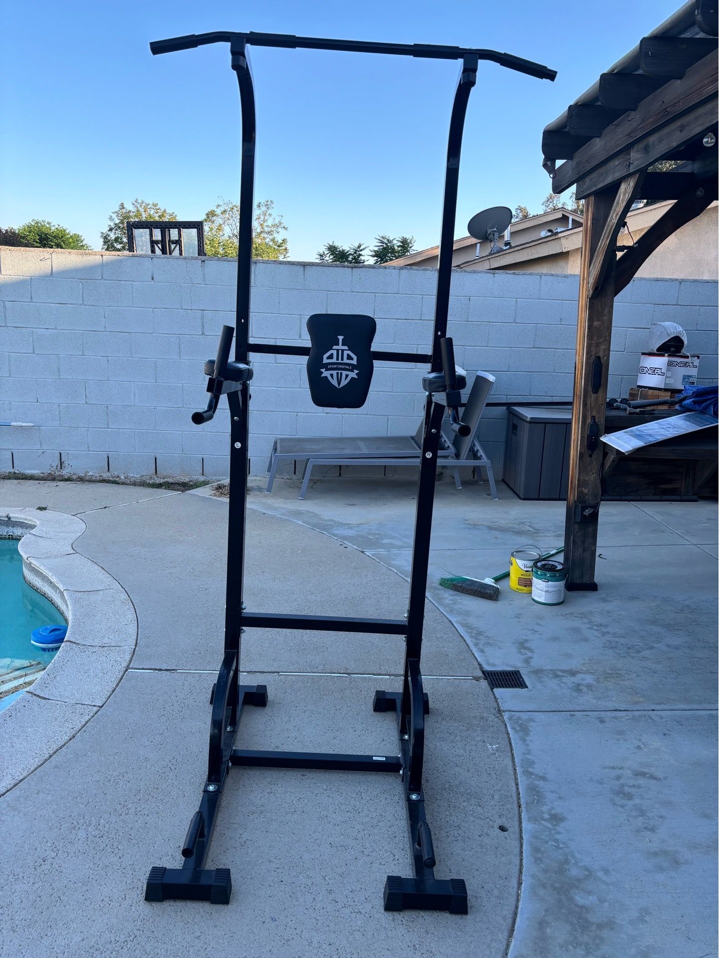 Power tower pull up bar station
