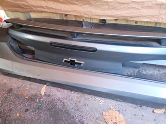 Side skirts and trunk for Camaro ss came off a 2020