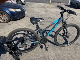 Fuji adventure. 21 speed small size lightweight aluminum frame with disc brakes