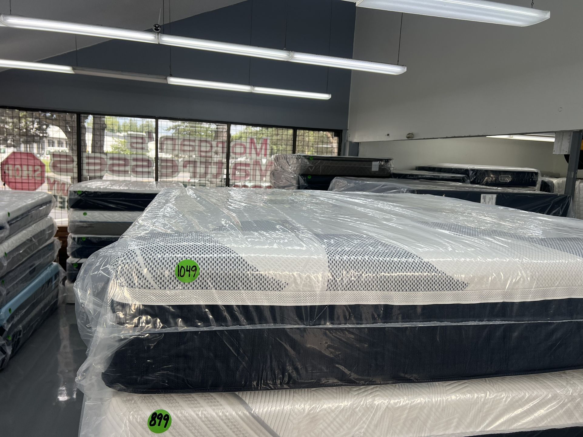 KING SIZE ENGLANDER HYBRID MATTRESS & BOX SPRINGS BED SET