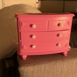 Barbie dresser
