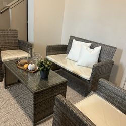 New Outdoor Furniture Set (4 Pieces)