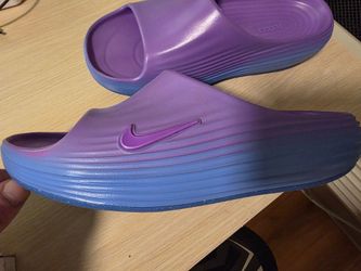 Woman's new Nike slids